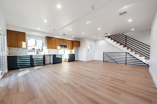 Building Photo - 1656 S Hayworth Ave