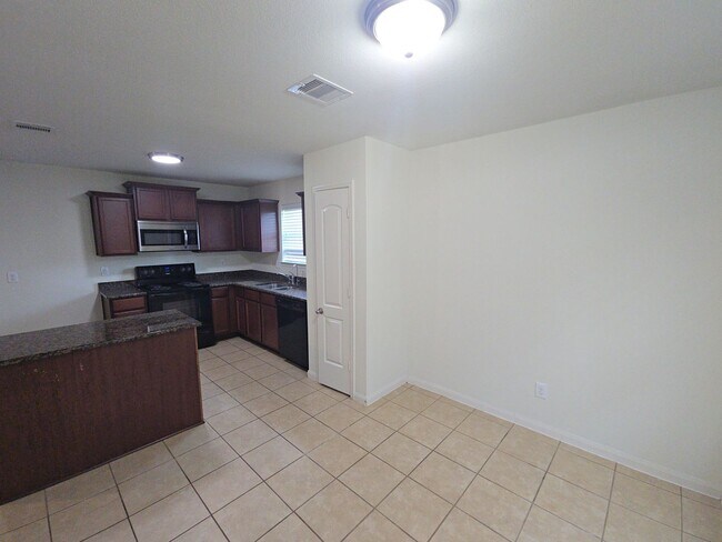 Building Photo - 2303 Golden Brandy Ln