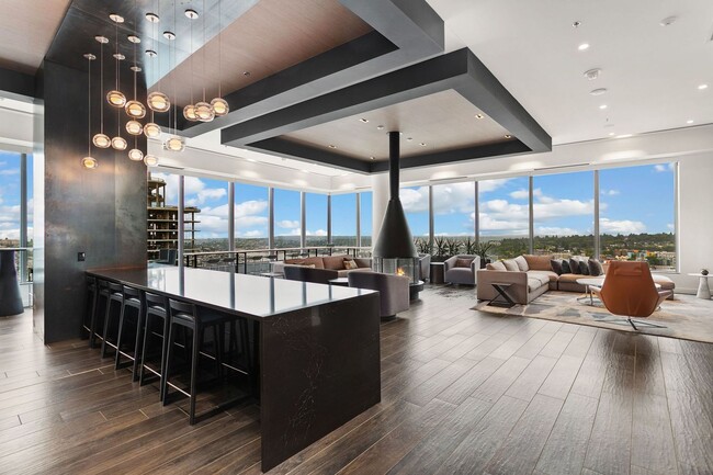 Building Photo - Bright and Modern World-Class Condo