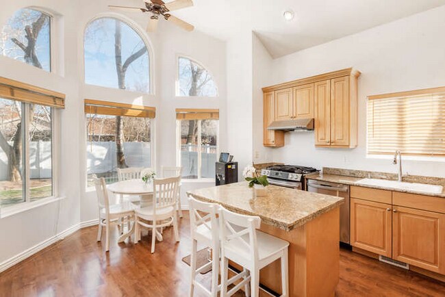 Building Photo - 2803 E Evergreen Ave