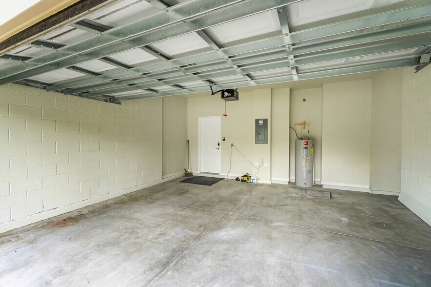 Building Photo - 6280 Autumn Berry Cir