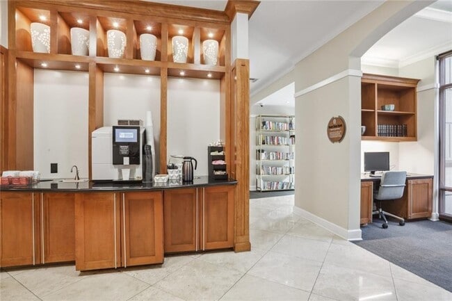 Building Photo - 3445 Stratford Rd NE