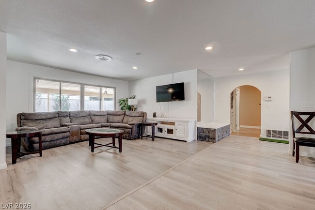 Building Photo - 1489 Santa Anita Dr