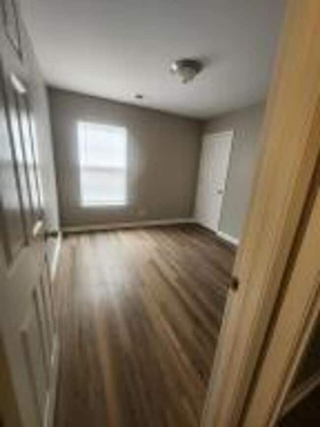 Building Photo - Spacious 3 Bedroom Townhome near Appian Way