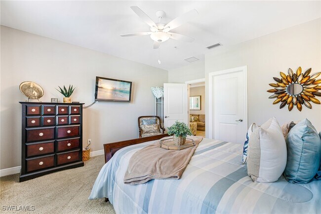 Building Photo - 1359 Artesia Dr E