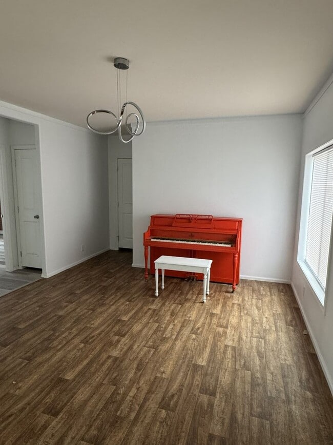 Building Photo - Come and take a look at this GEM!!!!!