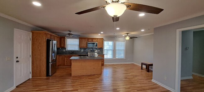 Building Photo - Magnificent Remodel Three Bedroom Home!
