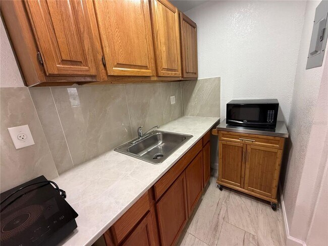 Building Photo - 707 Engel Dr