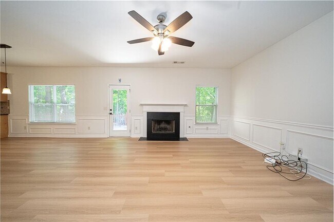 Building Photo - 715 Moonlight Way