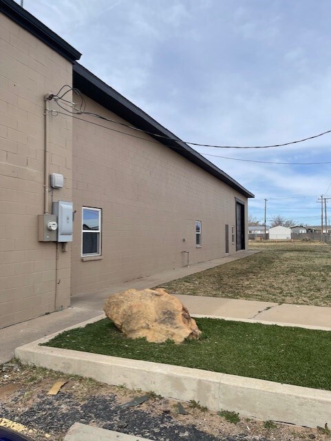 Building Photo - 625 E 52nd St