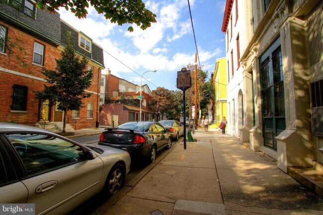 Building Photo - 411 S 11th St