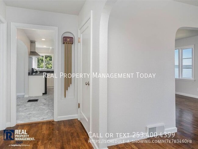 Building Photo - 5304 Hyada Blvd NE