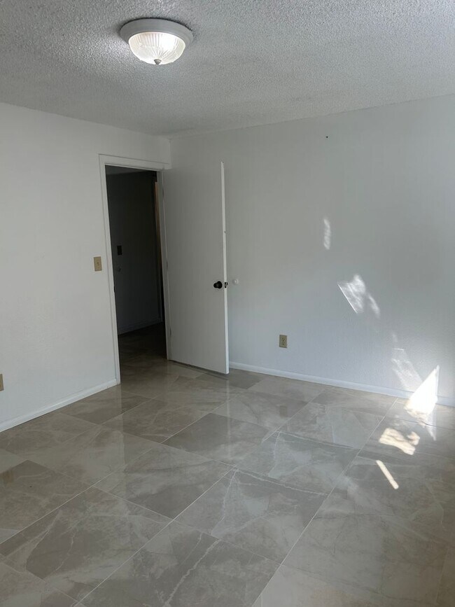 Building Photo - 2774 Jessica Cir