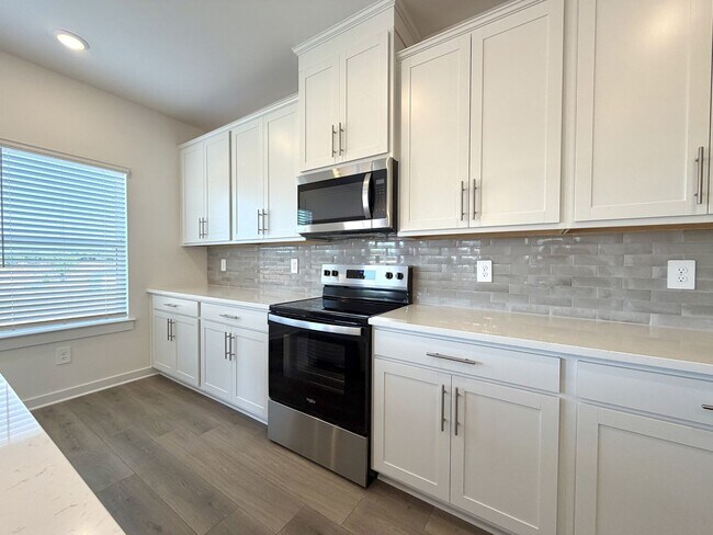 Building Photo - 2372 Meadowwood Dr