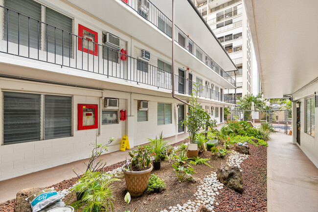 Building Photo - 235 Liliuokalani Avenue, Apt. 229