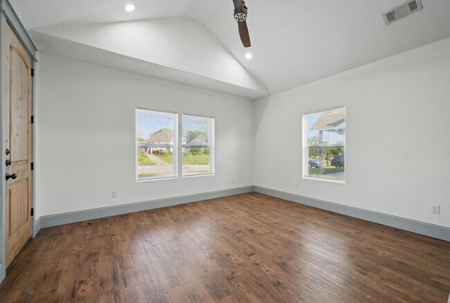 Building Photo - 3-Bedroom Haven for in Peaceful Denison