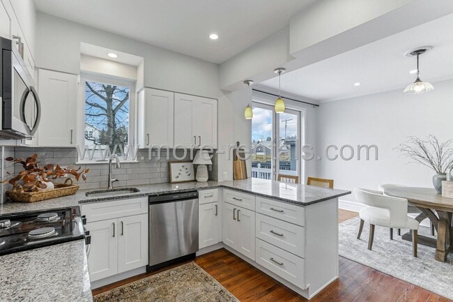 Building Photo - Stunning and move-in ready 3 bdr house