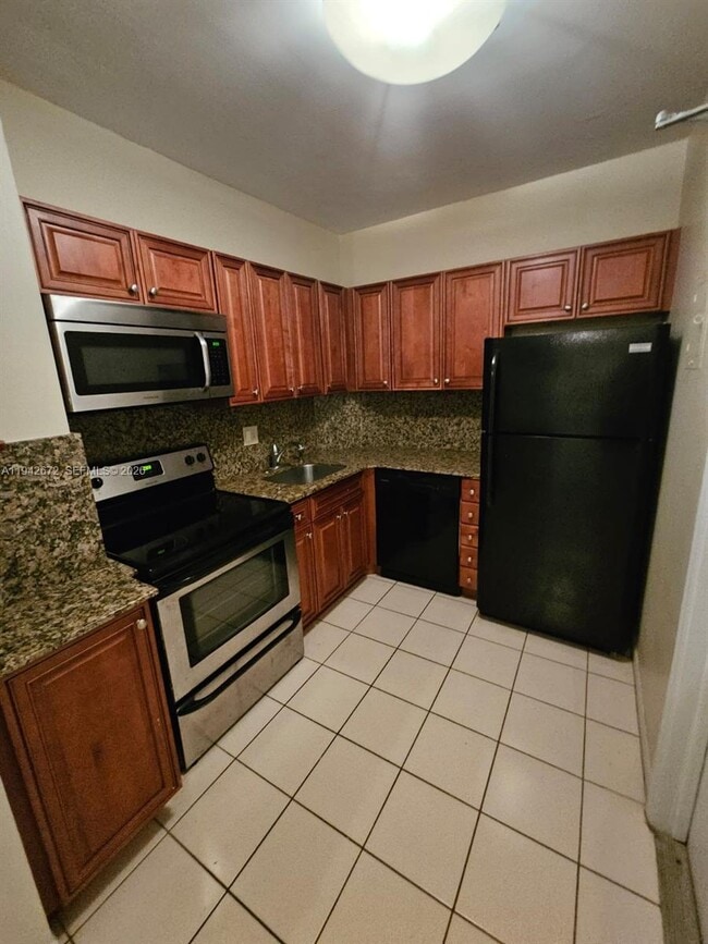 Building Photo - 2424 SE 17th St