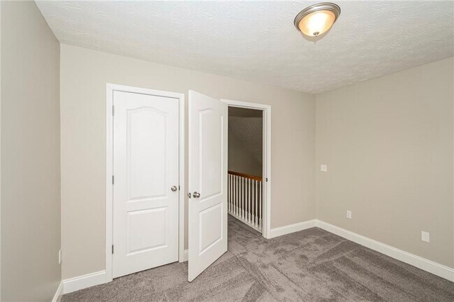 Building Photo - 4520 Ferncrest Pl