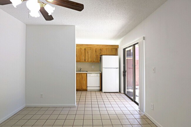 Building Photo - Parkwoods 12360-3
