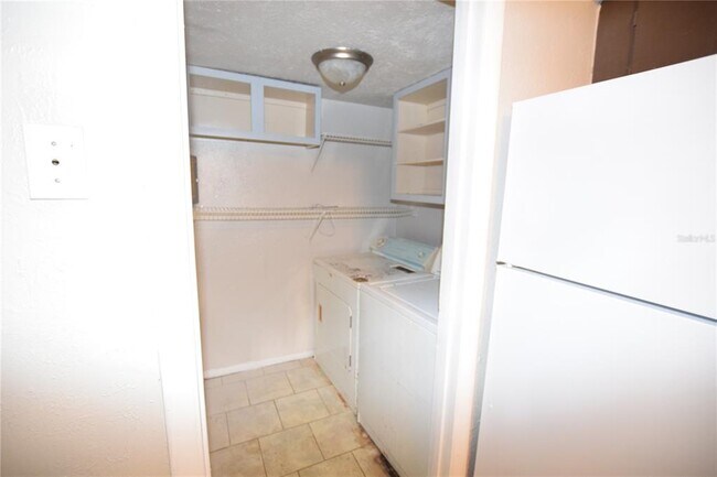 Building Photo - 3916 Crayrich Cir