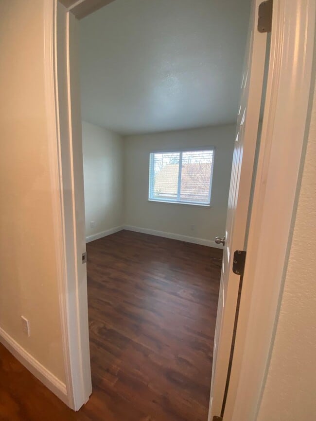 Building Photo - Located in a great neighborhood 4Bdm 3Ba H...