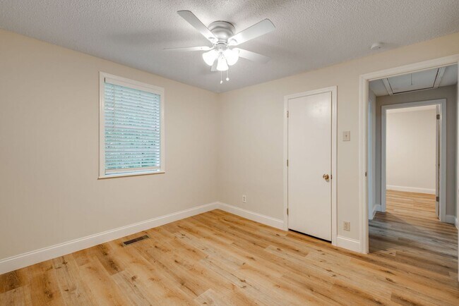 Building Photo - 91 Circle Dr