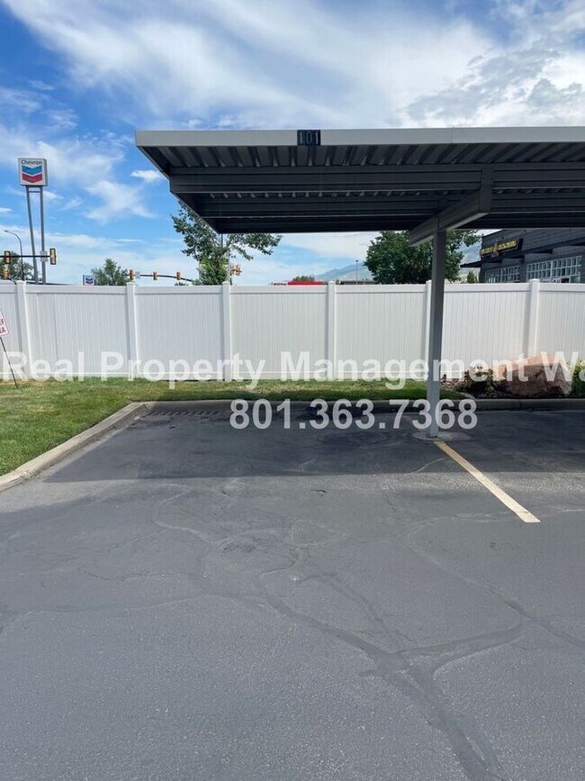 Building Photo - 380 N 500 W