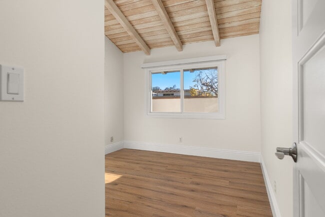 Building Photo - Gorgeous Fully Remodeled Home in The Bluffs Extra Large Patio