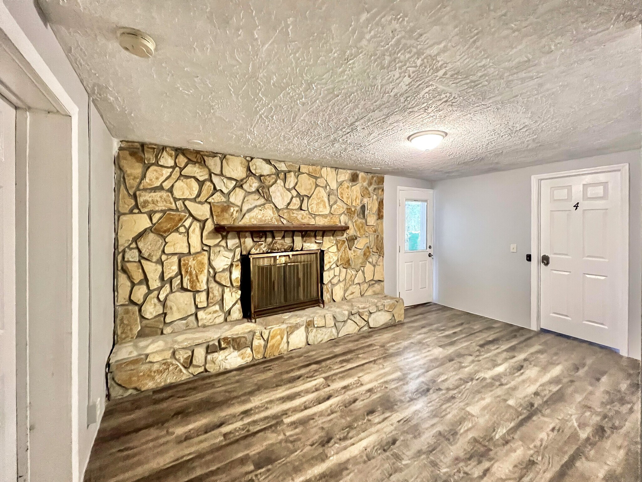 Building Photo - 12866 Campbell Ln