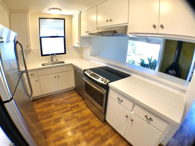 Building Photo - 328 Glenneyre St