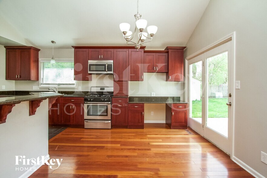 Building Photo - 303 N Bromley St