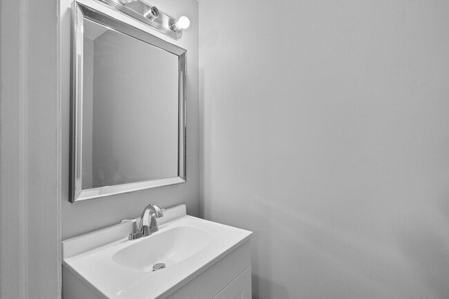 Building Photo - 500 NY-299