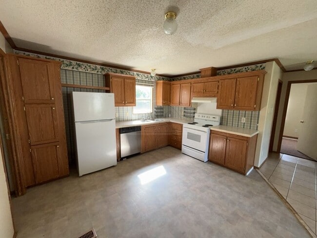 Building Photo - 3100 Cantabrian Dr