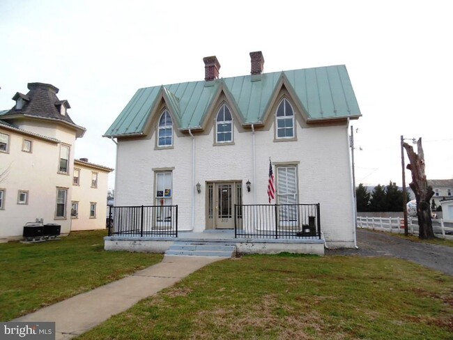 Building Photo - 513 W Main St