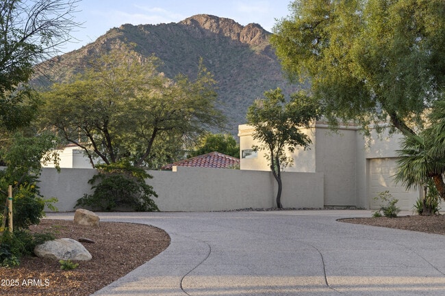 Building Photo - 6131 E Naumann Dr