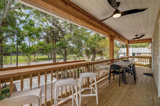 Building Photo - 28 W Castillo Dr