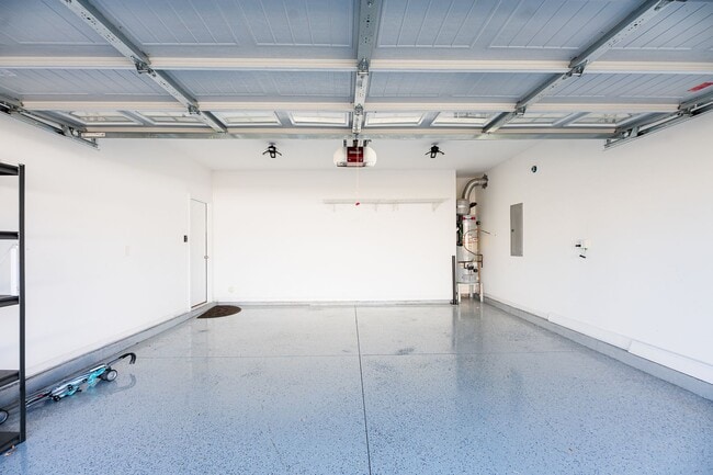 Building Photo - Stunning 5 Bedrooms, 4 Baths home in Summerfield with 2 car garage.