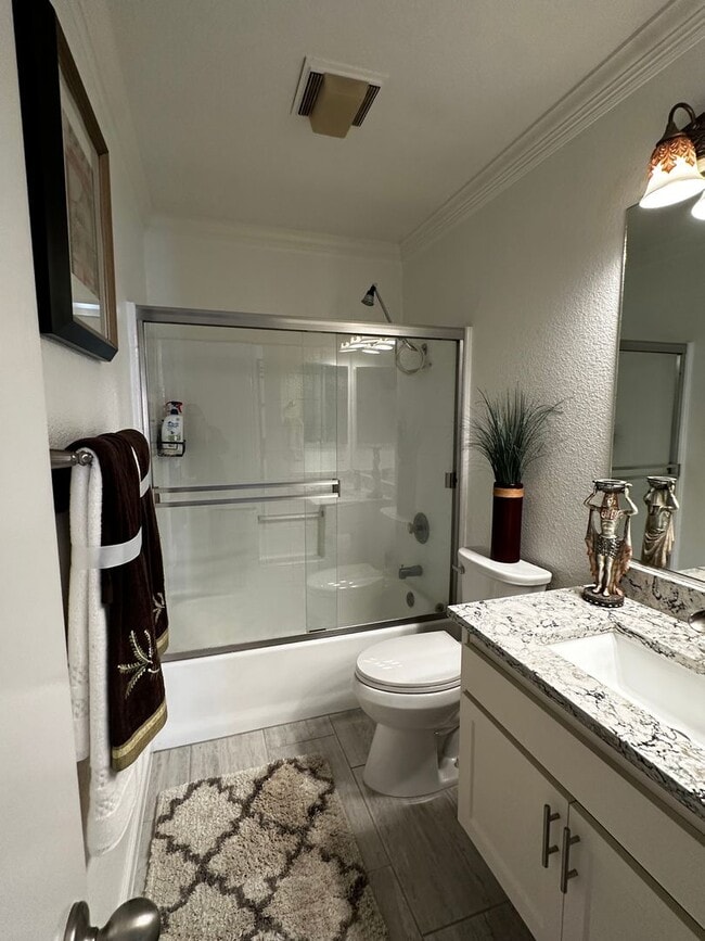 Building Photo - 2 Bedroom Ready For You!