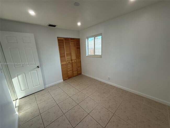 Building Photo - 6218 Rodman St