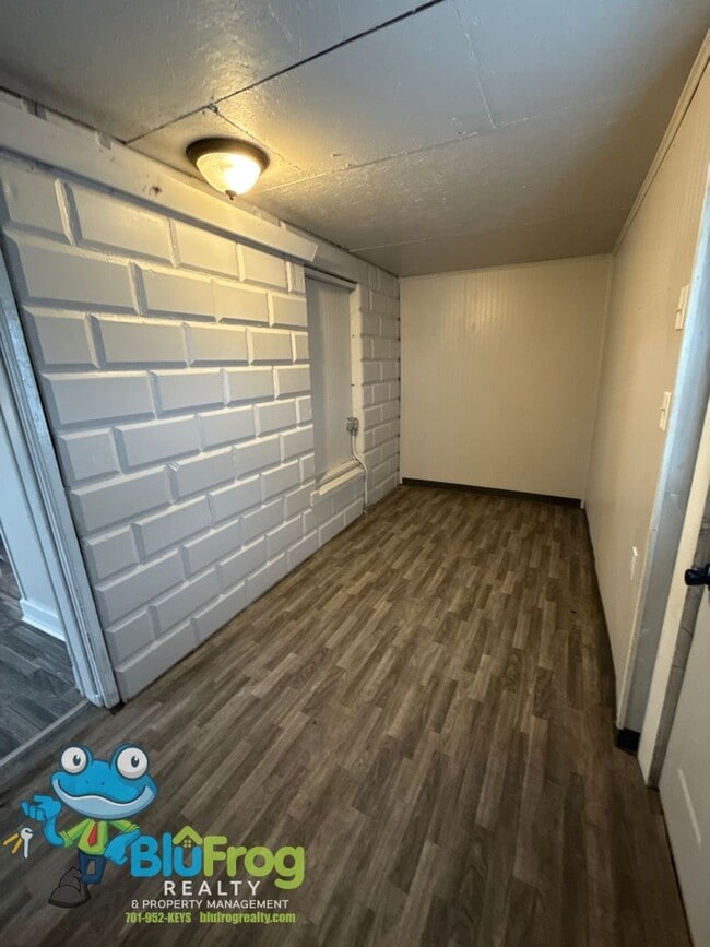 Building Photo - 202 House