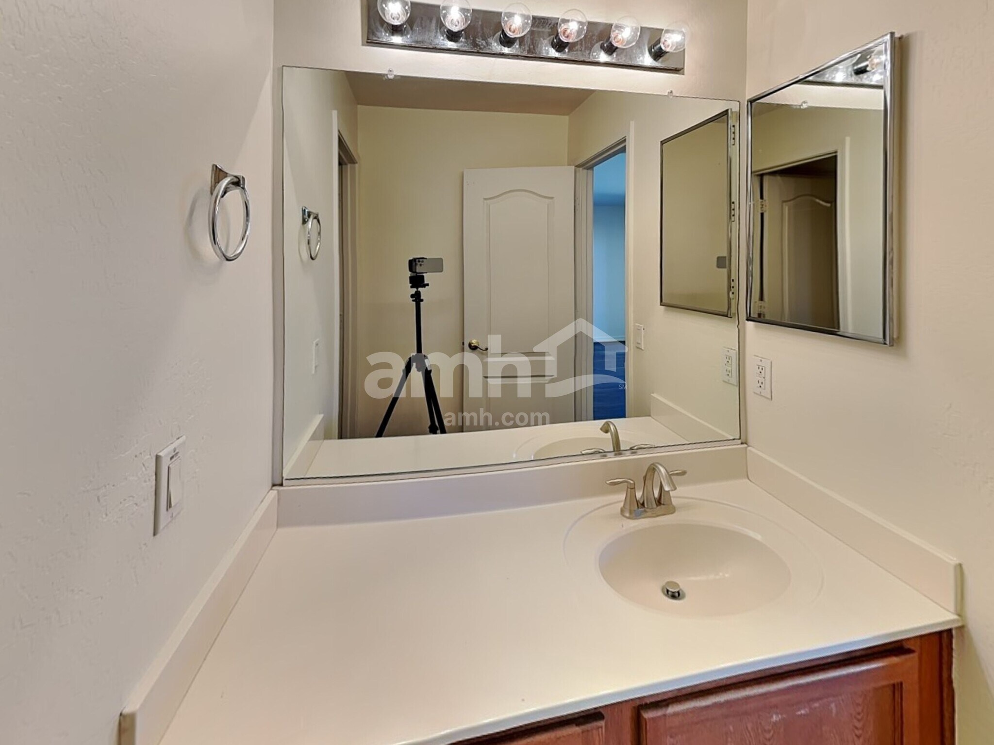 Building Photo - 25056 W Illini St