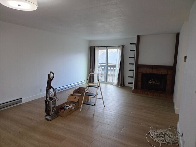 Building Photo - Incredible El Cerrito Hills Townhome