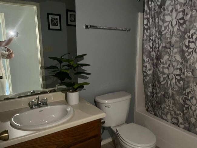 Building Photo - 821 Chalan Dr