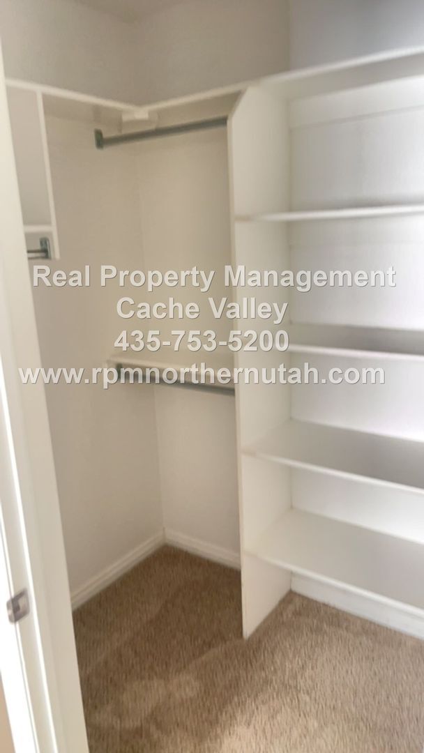 Building Photo - Beautiful 6 bedroom home available for immediate move in!