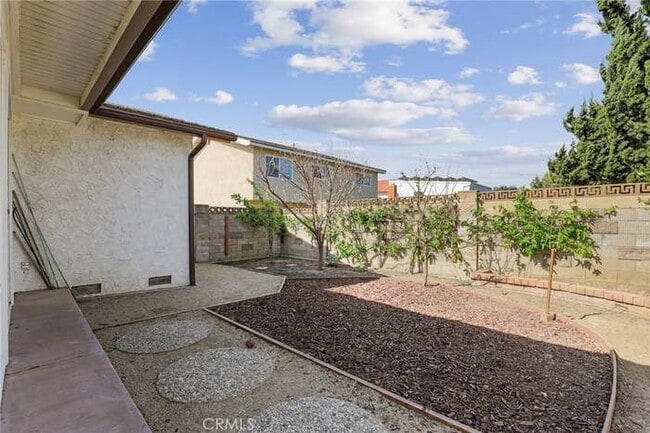 Building Photo - 1573 Habra Ct