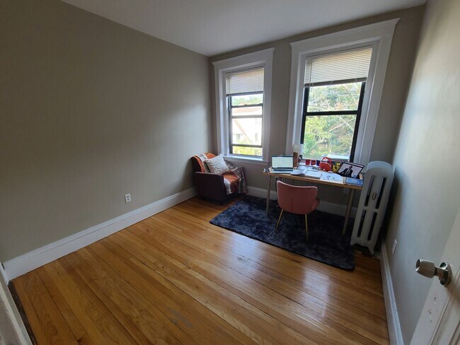Building Photo - Furnished - Cleveland Circle - Close to T - Laundry Facility