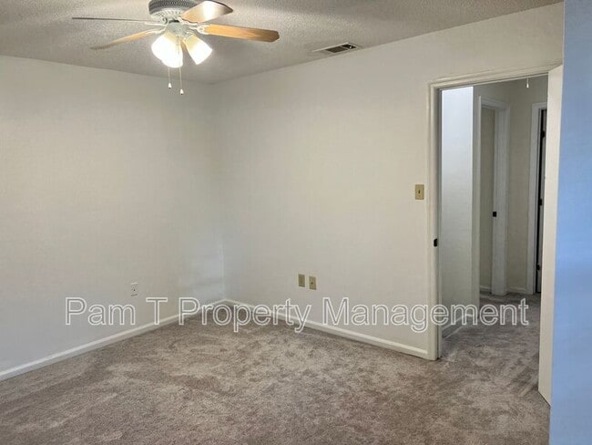 Building Photo - 128 Fox Chase Rd