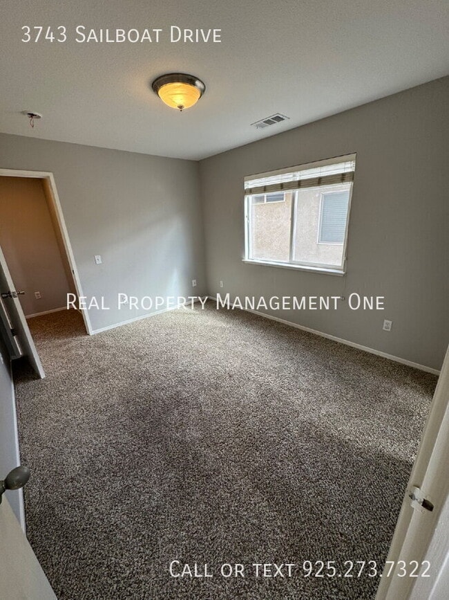 Building Photo - 3743 Sailboat Dr
