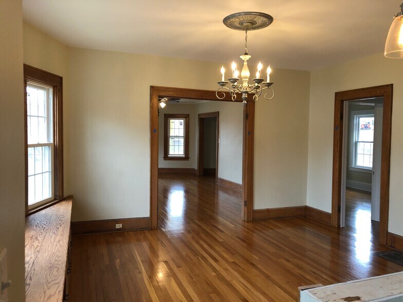 Building Photo - 400 Broad St